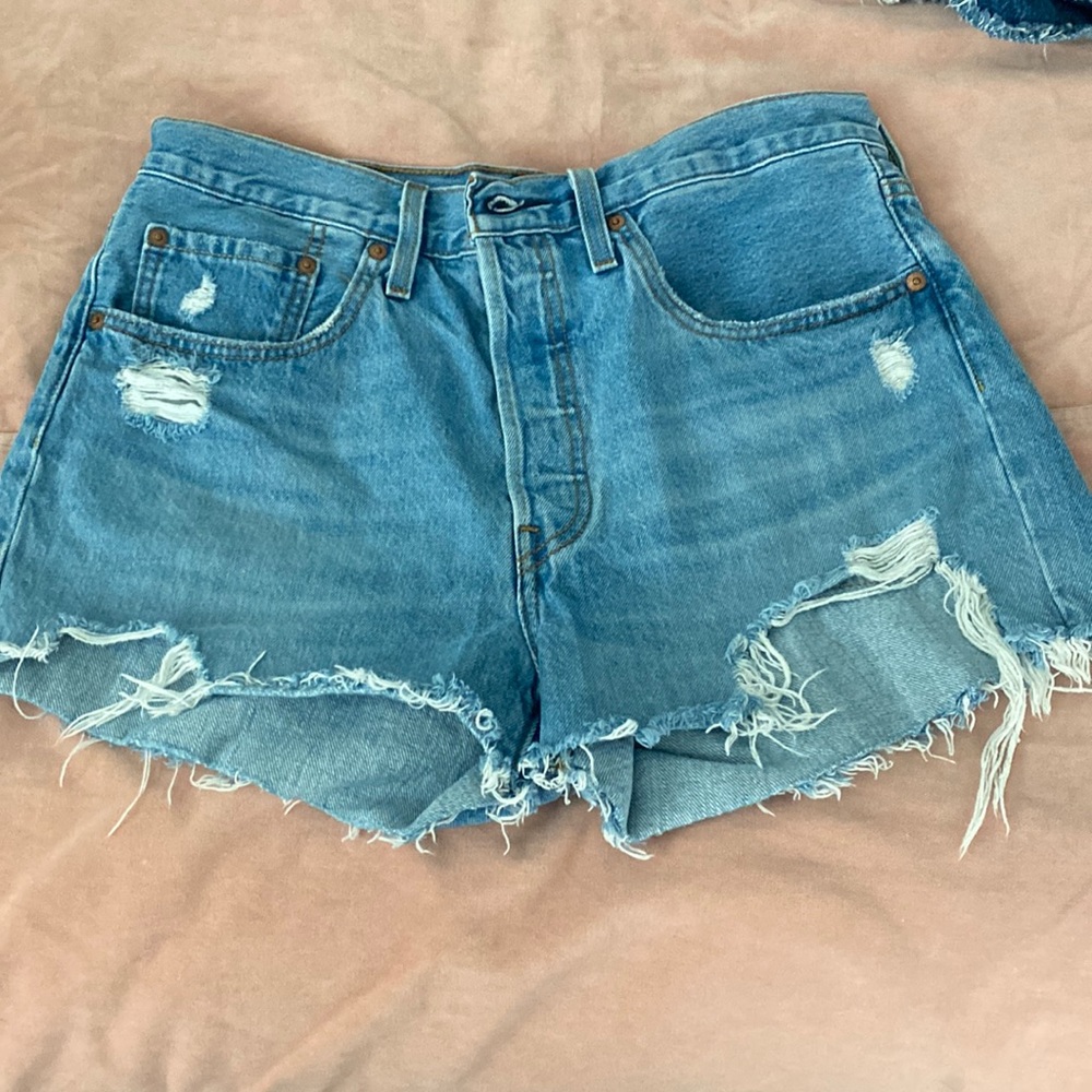 Levi 501 shorts size 30